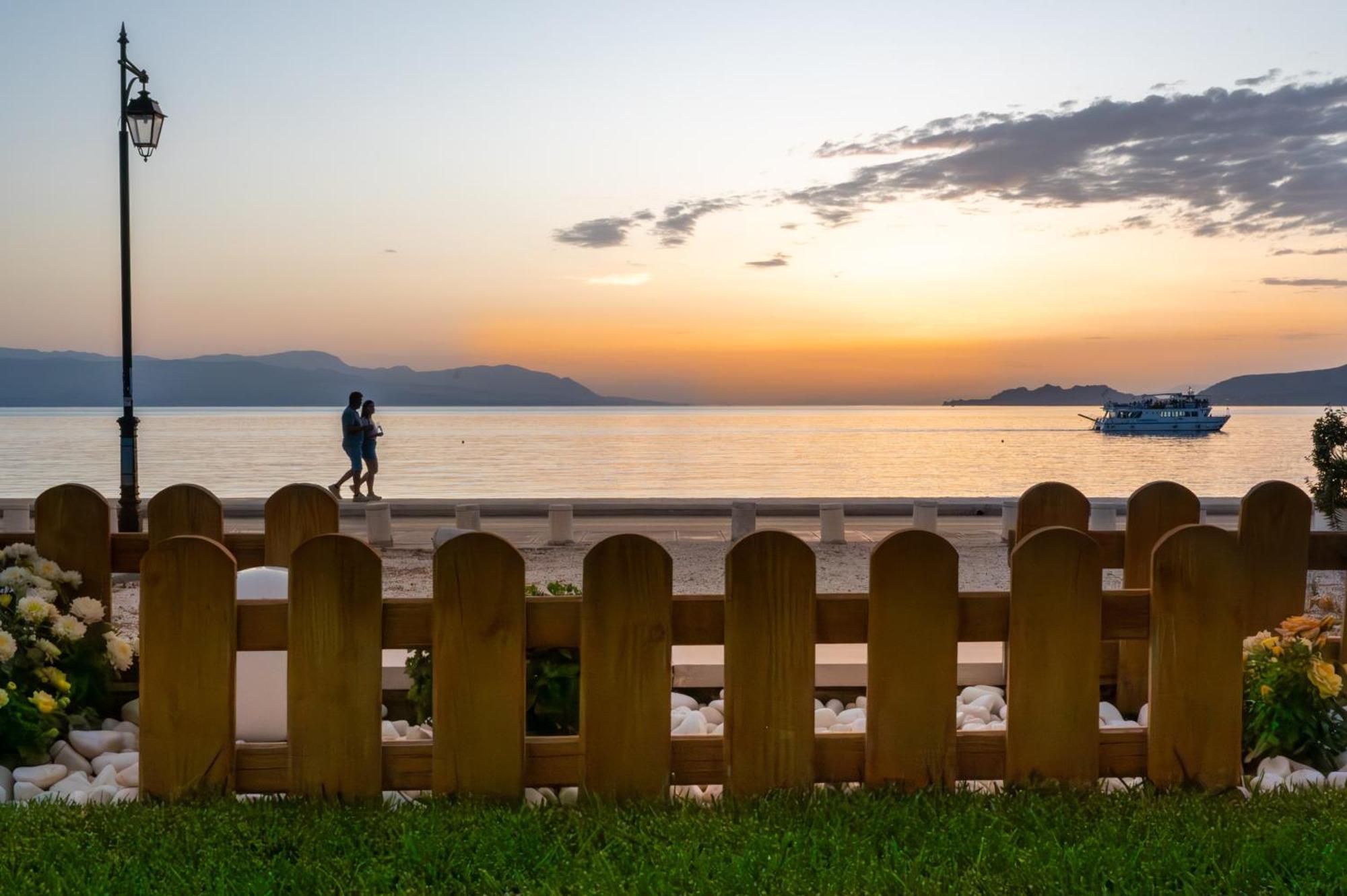 Loutraki Sea Sunset Apartment Exterior photo